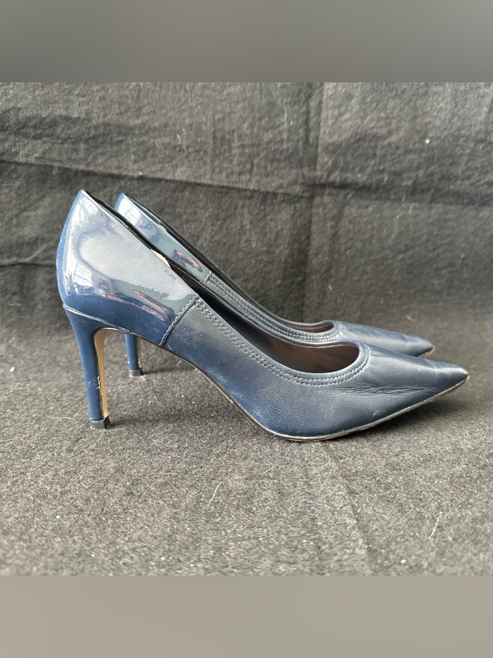 Tahari Peyton Navy Pumps Heels 7 Leather & Patent Colorblock Stiletto Point Toe - Picture 3 of 11